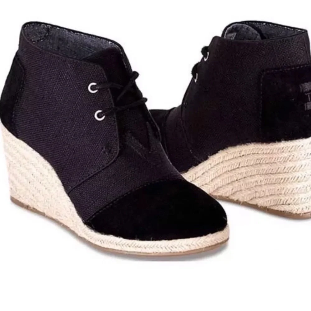 Toms Desert Wedge Ankle Boots Black and Burlap size women’s 8.5